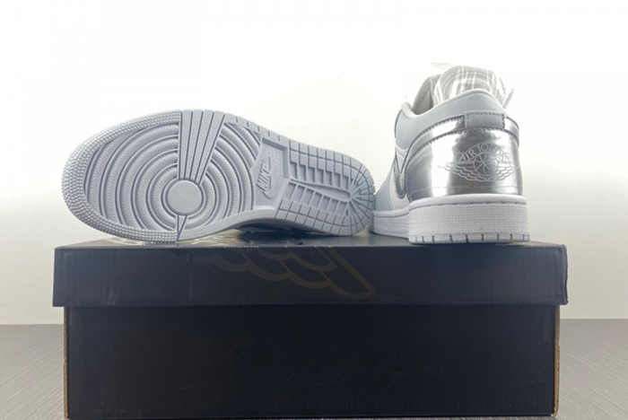 Air Jordan 1 Low SE  DX6070-101