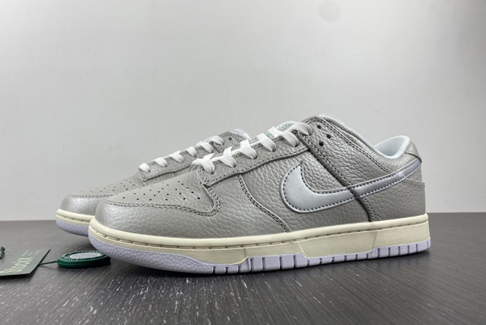 Nike Dunk Low Metallic Silver   DX3197-095