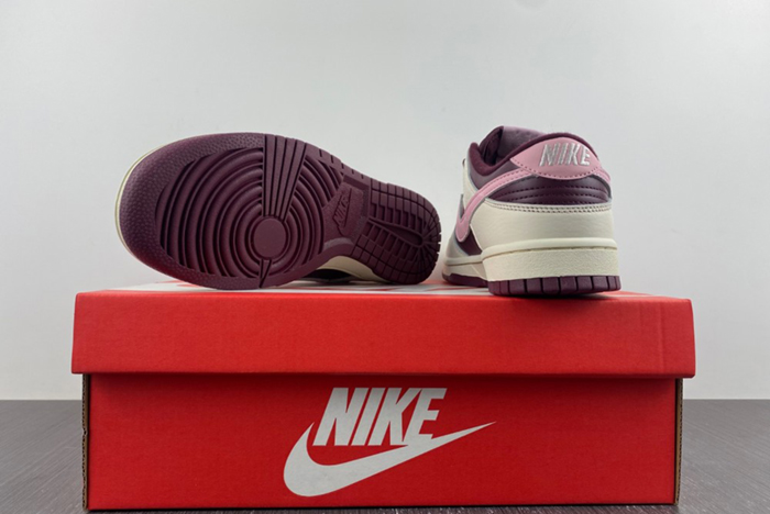 Nike Dunk Low “Valentine’s Day”  DR9705-100