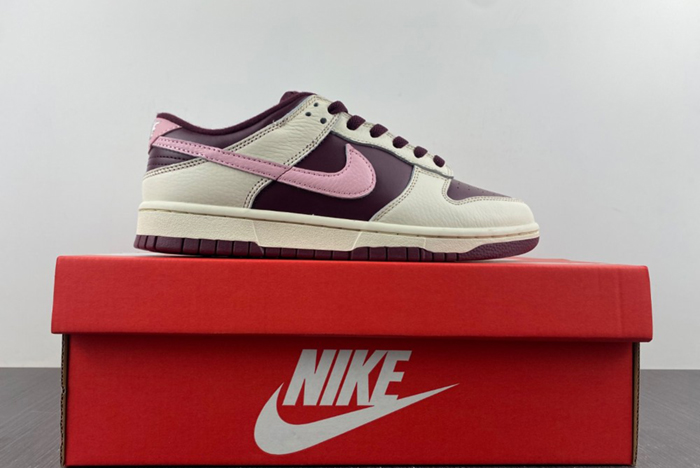 Nike Dunk Low “Valentine’s Day”  DR9705-100