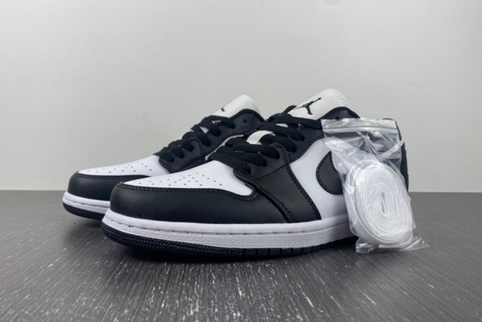 Air Jordan 1 Low “Panda”  DC0774-101