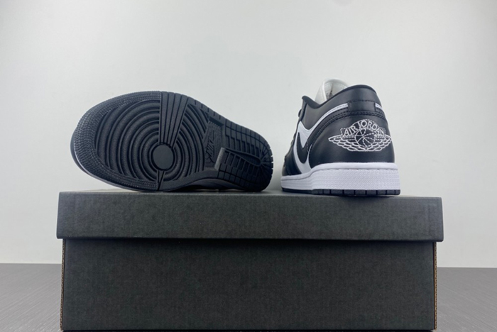 Air Jordan 1 Low “Panda”  DC0774-101