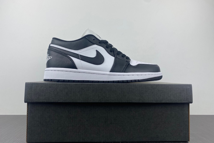 Air Jordan 1 Low “Panda”  DC0774-101