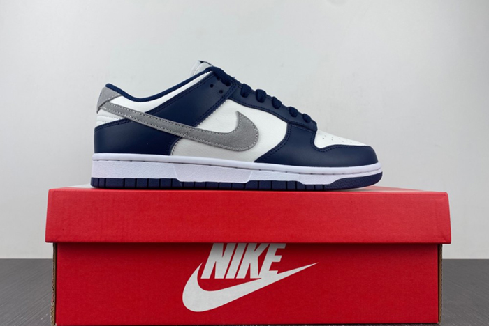 Nike Dunk Low “Midnight Navy”  FD9749-400