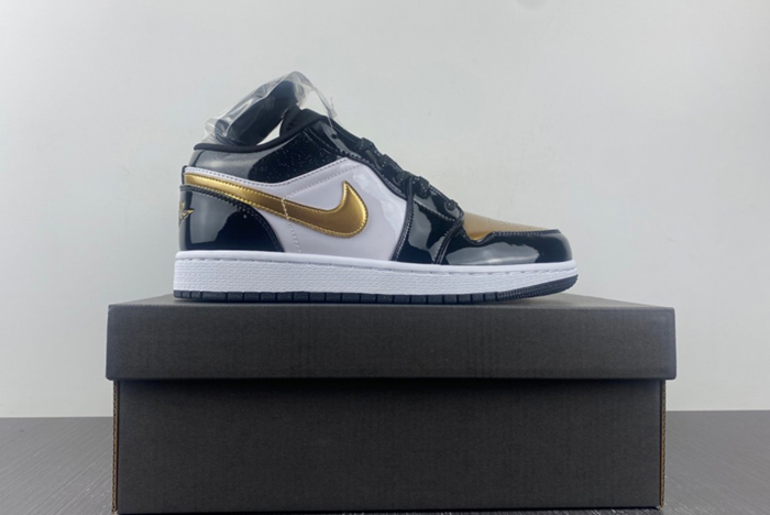 Air Jordan 1 Low "Gold Toe"  DR6970-071