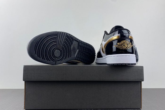 Air Jordan 1 Low "Gold Toe"  DR6970-071