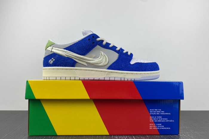 Fly Streetwear x Nike SB Dunk Low  DQ5130-400