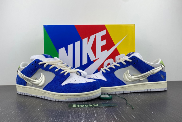 Fly Streetwear x Nike SB Dunk Low  DQ5130-400