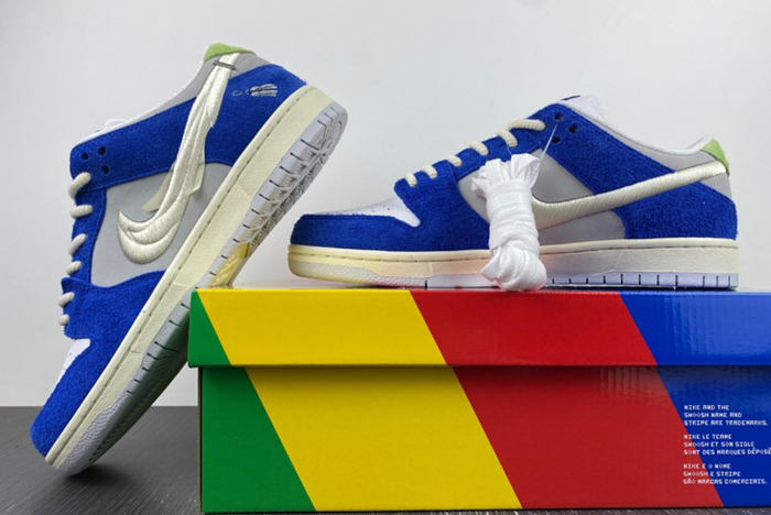 Fly Streetwear x Nike SB Dunk Low  DQ5130-400