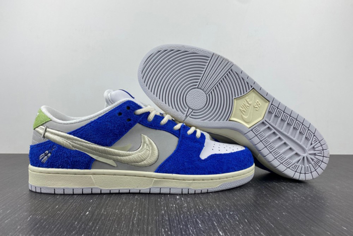 Fly Streetwear x Nike SB Dunk Low  DQ5130-400