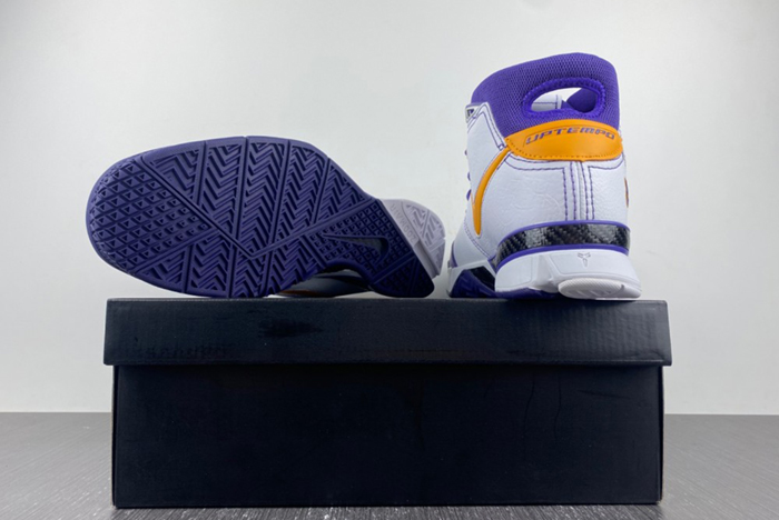 Undefeated x Nike Kobe 1 ZK1  AQ2728-101
