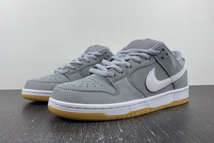 Nike SB Dunk Low “Grey Gum”  DV5464-001