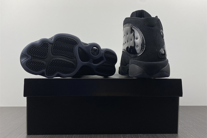 Air Jordan 13 cap and gown  414571-012