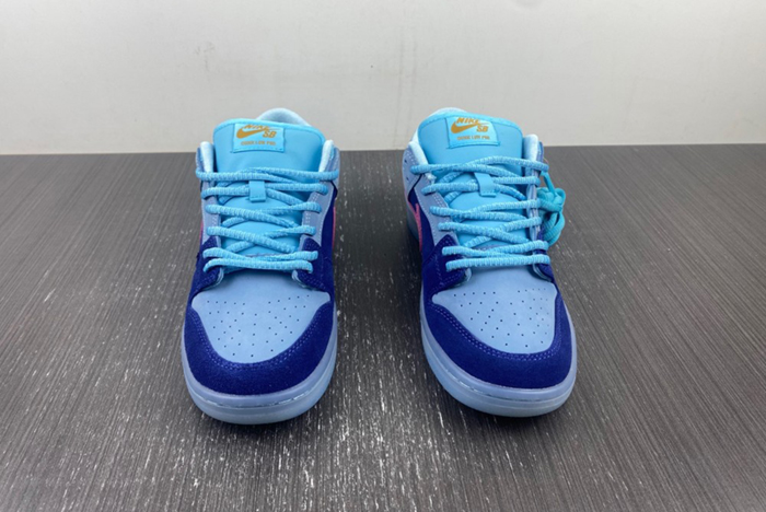 Run The Jewels x Nike SB Dunk Low  DO9404-400