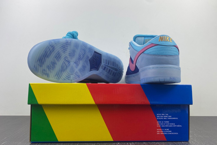 Run The Jewels x Nike SB Dunk Low  DO9404-400
