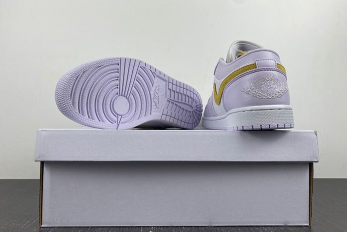 Air Jordan 1 WMNS “Barely Grape”  DC0774-501