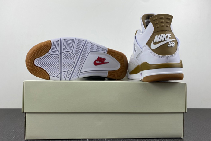 Nike SB x Air Jordan 4  DR5415-120