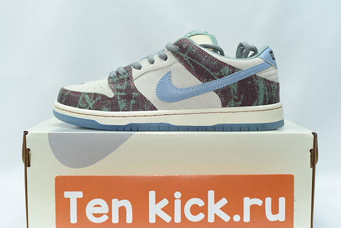 Crenshaw Skate Club x Nike SB Dunk Low CSC  FN4193-100