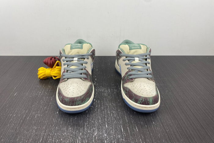 Crenshaw Skate Club x Nike SB Dunk Low CSC  FN4193-100