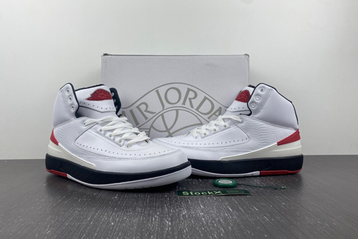 Air Jordan 2 OG “Chicago”  DX2454-106