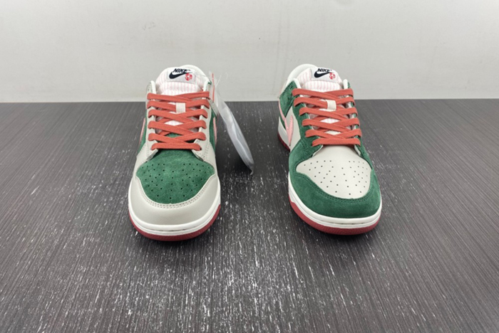 Nike Dunk Low SE All Petals United Fir Green  FN8923-061