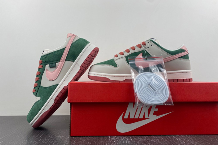 Nike Dunk Low SE All Petals United Fir Green  FN8923-061