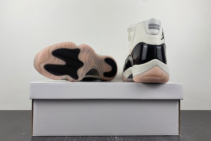 Air Jordan 11 WMNS “Neapolitan”  AR0715-101