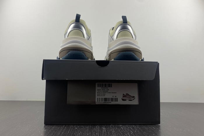 Ba*len*cia*ga triple s  524039 w2fs2 8106