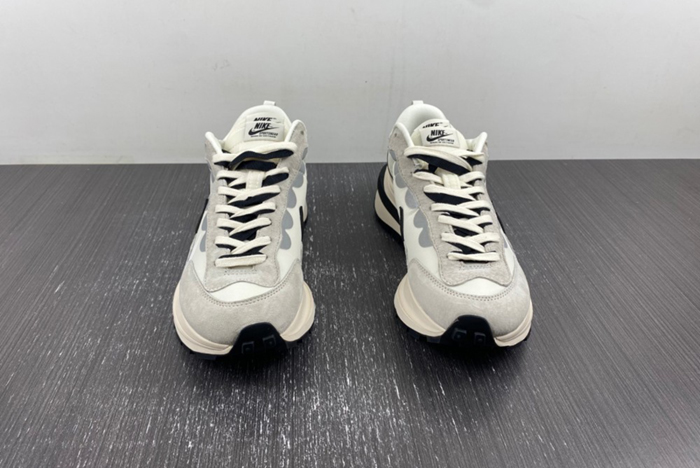 Sacai x VaporWaffle “Tour Yellow ”  DD1875-101