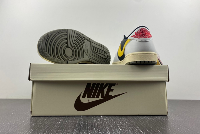 Travis Scott x Air Jordan 1 Low  DM7866-982