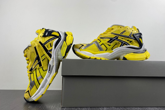 Ba*len*cia*ga runner sneaker   677402-w2rd3-0510