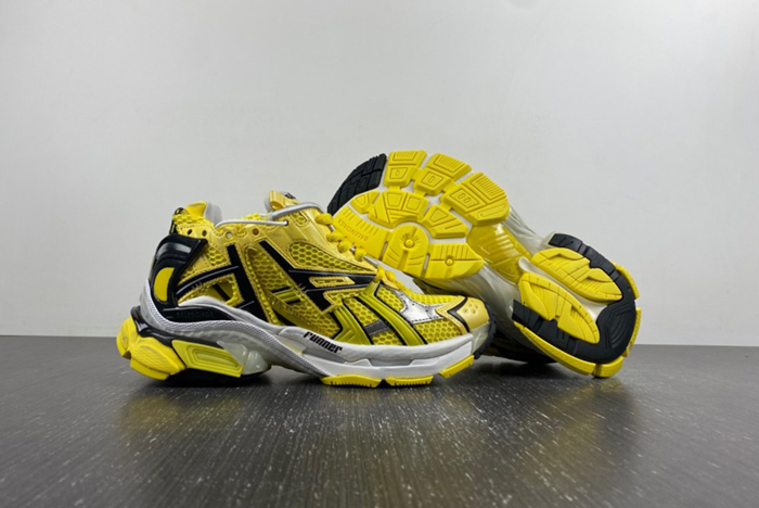 Ba*len*cia*ga runner sneaker   677402-w2rd3-0510