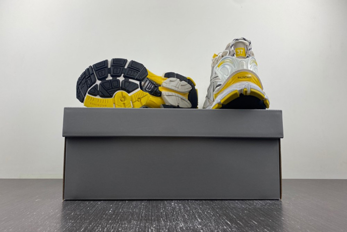 Ba*len*cia*ga runner sneaker  772767-w3rny-91790