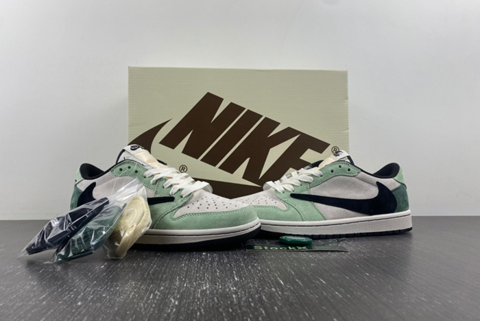 Travis Scott x Air Jordan 1 Low  DM7866-813