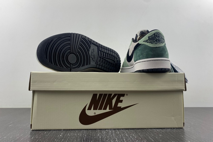 Travis Scott x Air Jordan 1 Low  DM7866-813