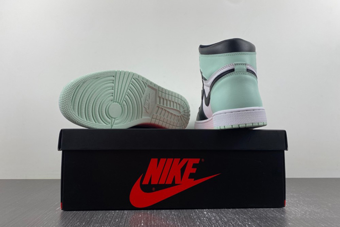AIR JORDAN 1 RETRO HIGH OG NRG  861428 100