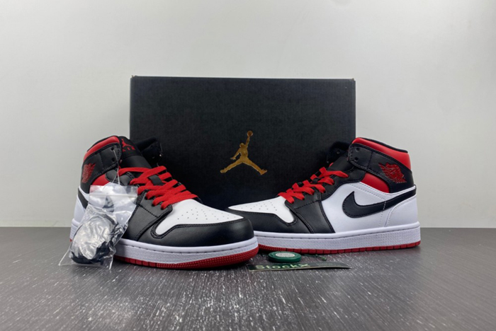 Jordan 1 Mid Gym Red Black Toe  DQ8426-106