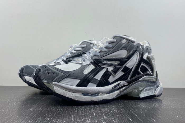 Ba*len*cia*ga runner sneaker    677403-w3rb5-9012