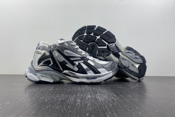 Ba*len*cia*ga runner sneaker    677403-w3rb5-9012
