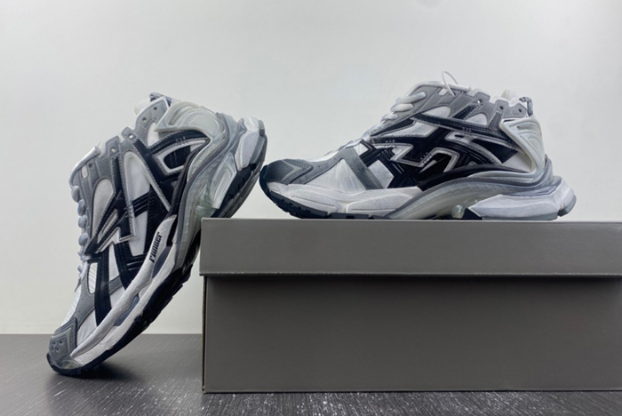 Ba*len*cia*ga runner sneaker    677403-w3rb5-9012