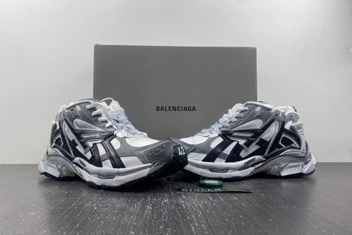 Ba*len*cia*ga runner sneaker    677403-w3rb5-9012