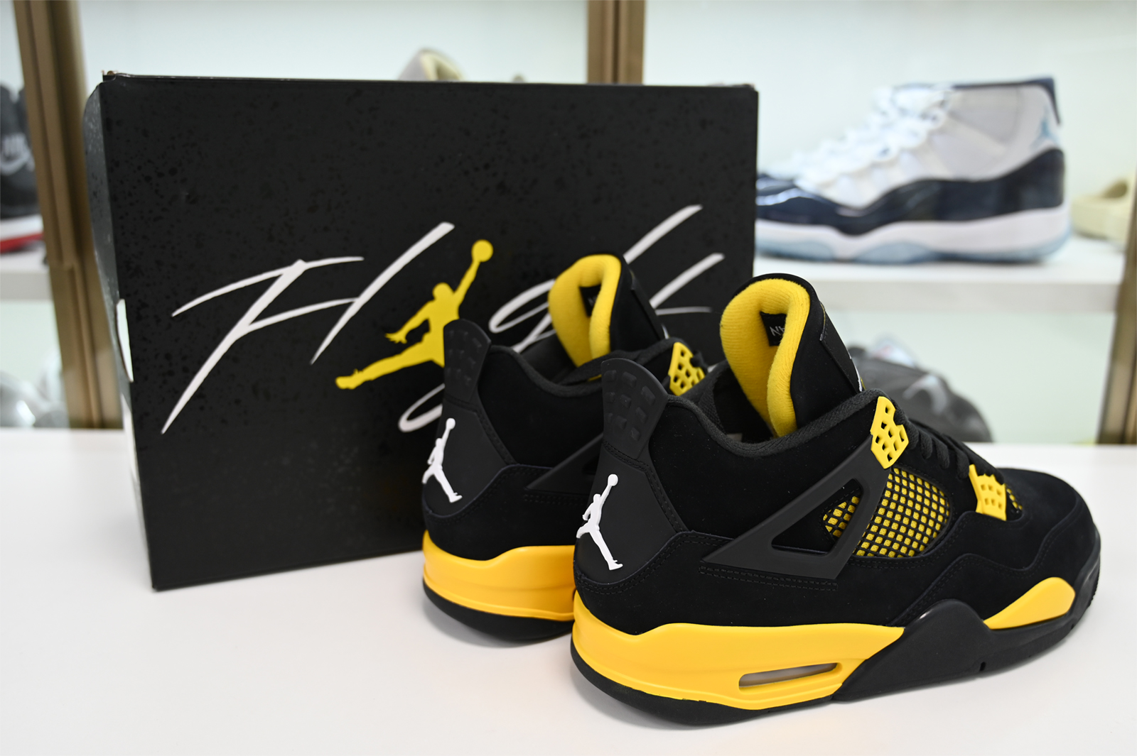 Air Jordan 4 Thunder DH6927-017