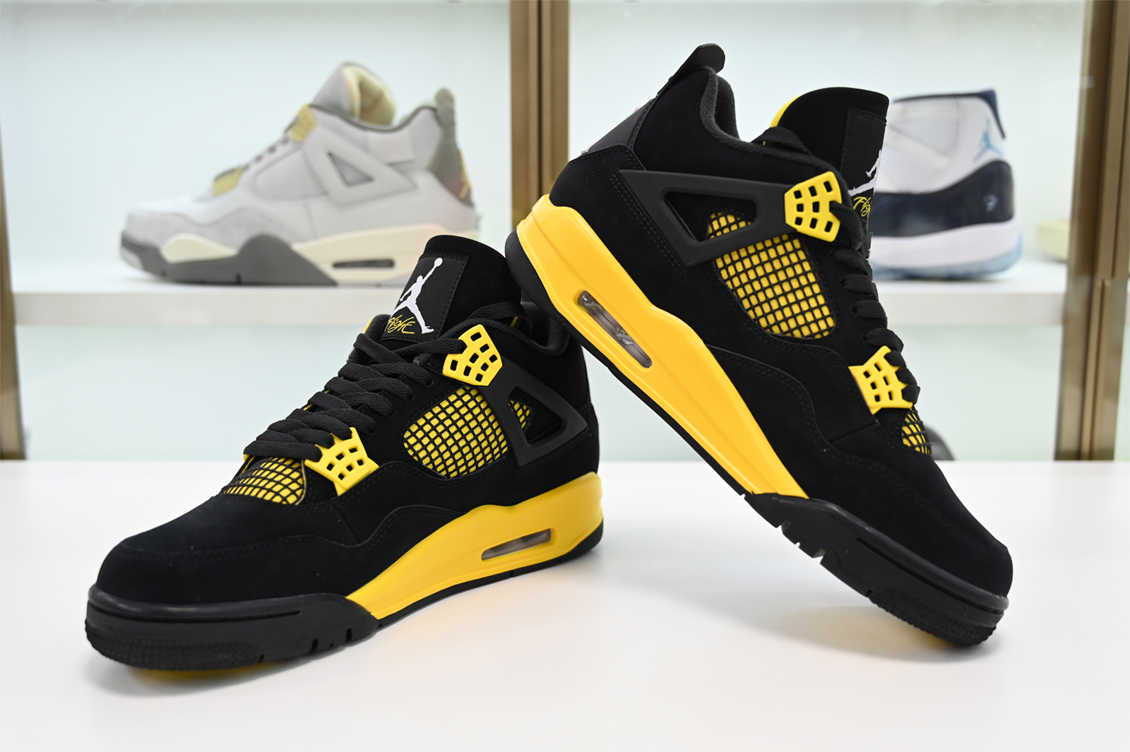 Air Jordan 4 Thunder DH6927-017