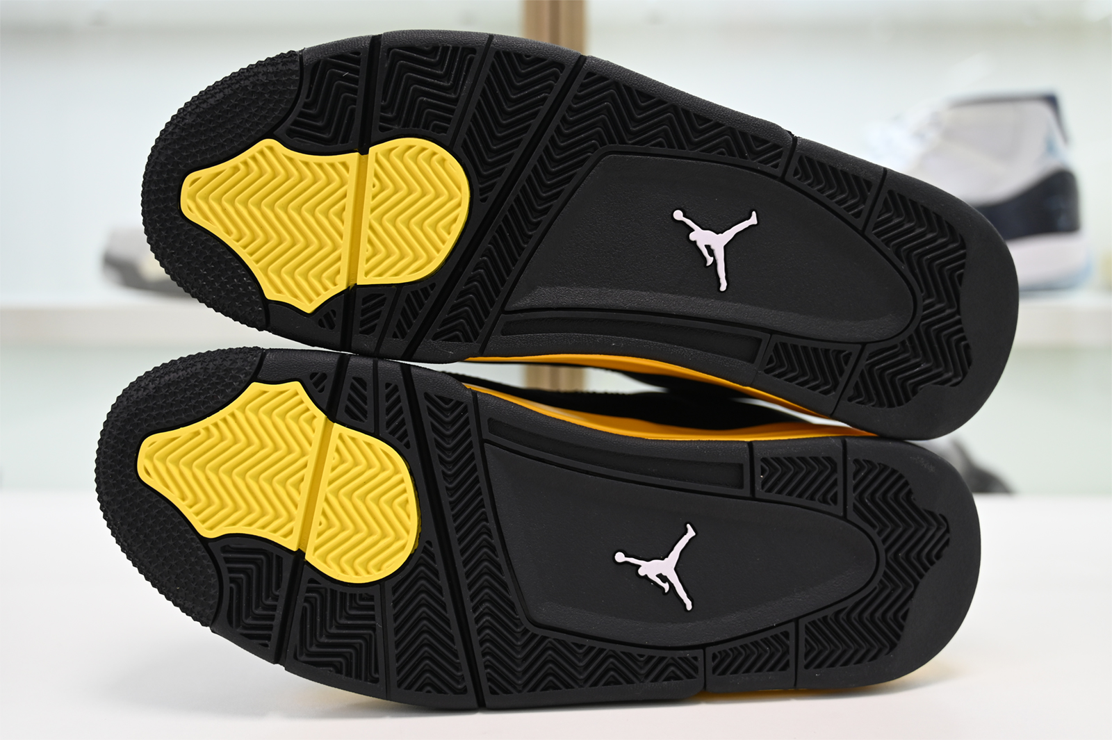 Air Jordan 4 Thunder DH6927-017