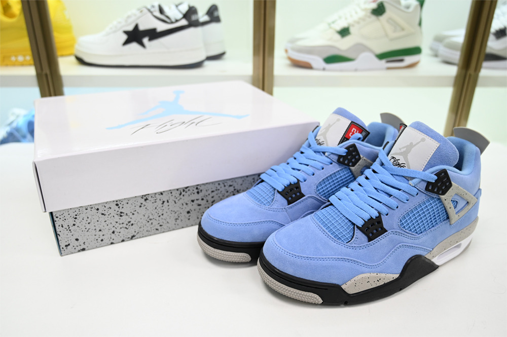 AIR JORDAN 4 “UNIVERSITY BLUE” CT8527-400