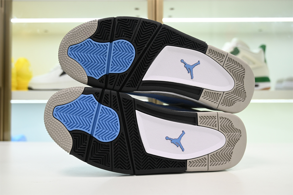 AIR JORDAN 4 “UNIVERSITY BLUE” CT8527-400