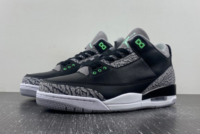 Air Jordan 3 “Green Glow”  CT8532-031