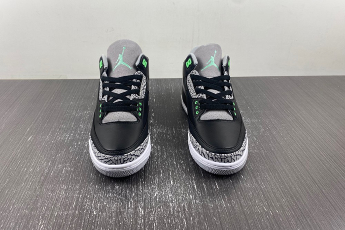 Air Jordan 3 “Green Glow”  CT8532-031