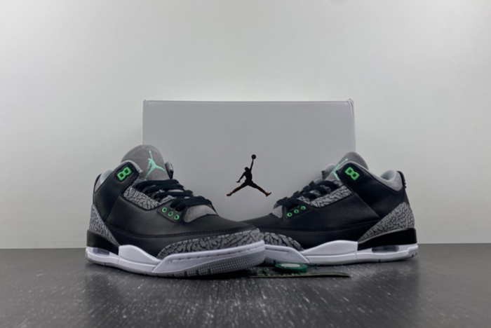 Air Jordan 3 “Green Glow”  CT8532-031