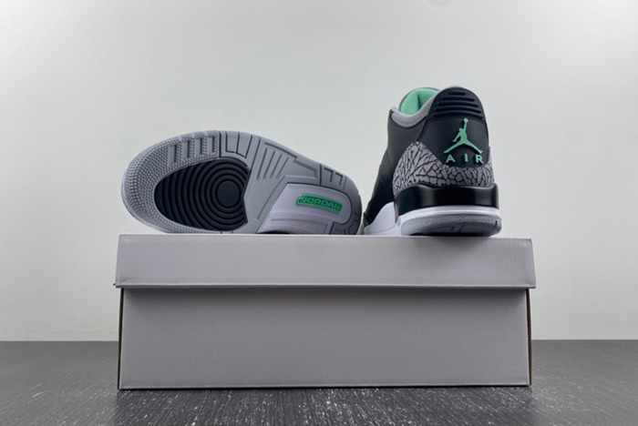 Air Jordan 3 “Green Glow”  CT8532-031